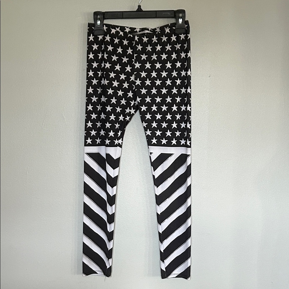 Love Culture Black and White Star and Stripe Leggings size small